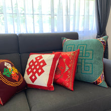 Load image into Gallery viewer, cover cushion cotton endless knot design example