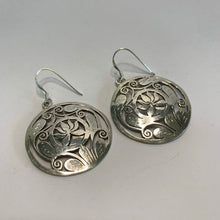 Load image into Gallery viewer, Round Lotus Earrings