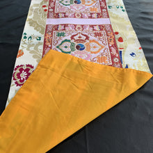 Load image into Gallery viewer, table runner white brocade double vajra back